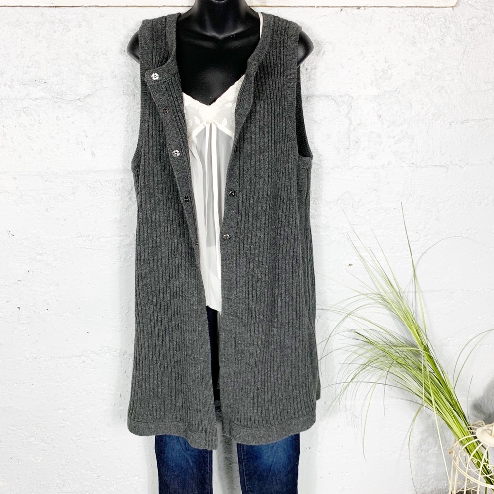 Long Ribbed Gray Vest - Picture 4 of 8
